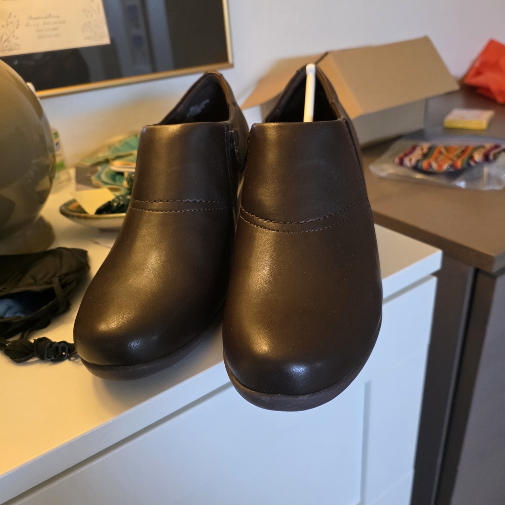 New In BoxEasy Spirit Brown Ankle Booties